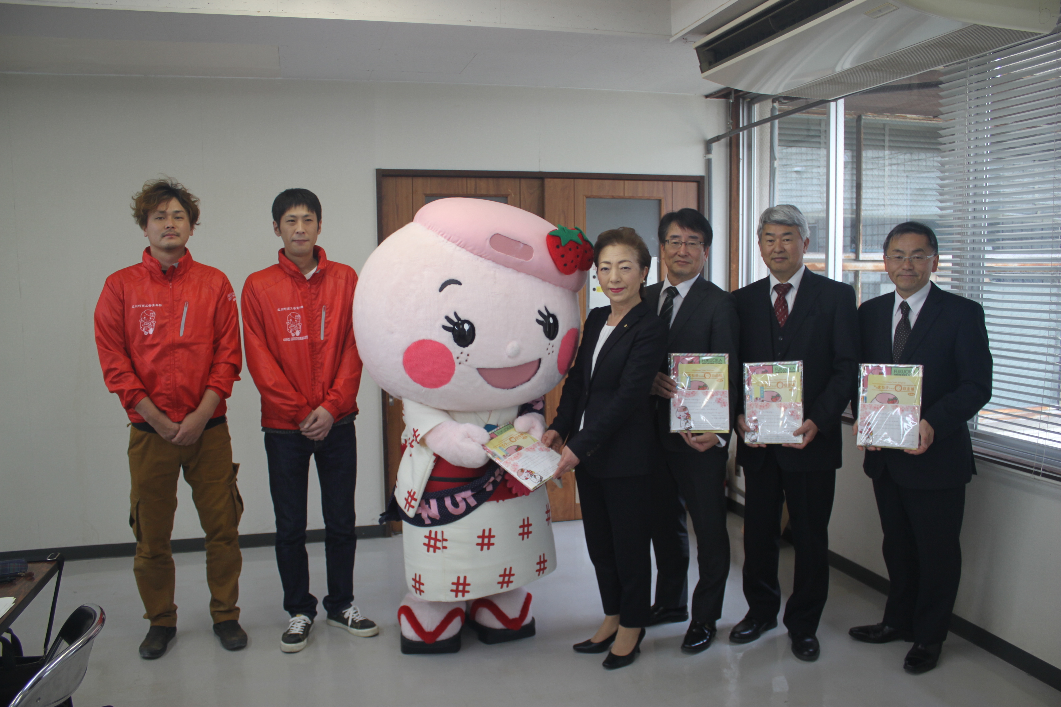 広川まち子と教育長、学校長、